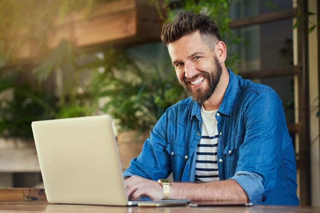 mężczyzna przy pracy